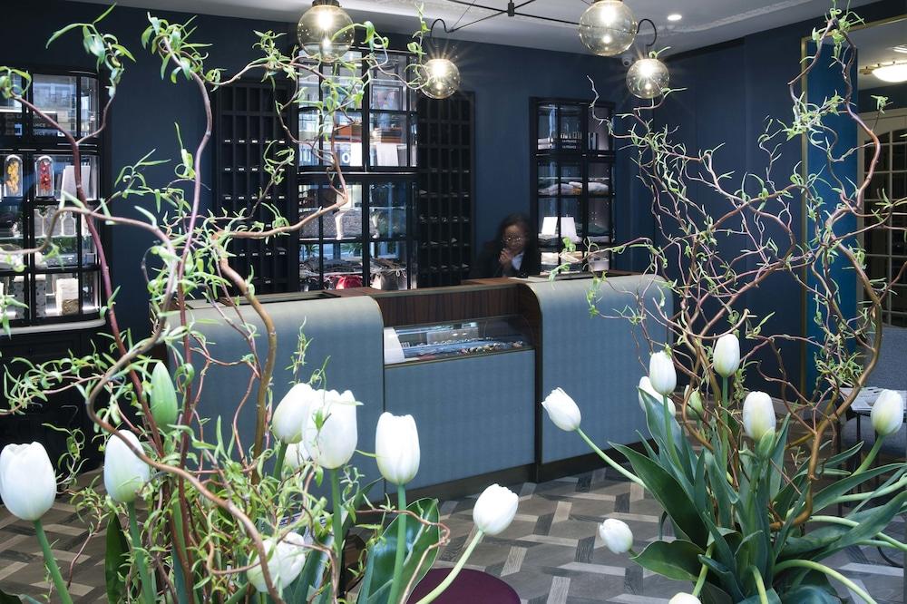 麦森博瑞固特酒店 巴黎 外观 照片 Reception desk at the library