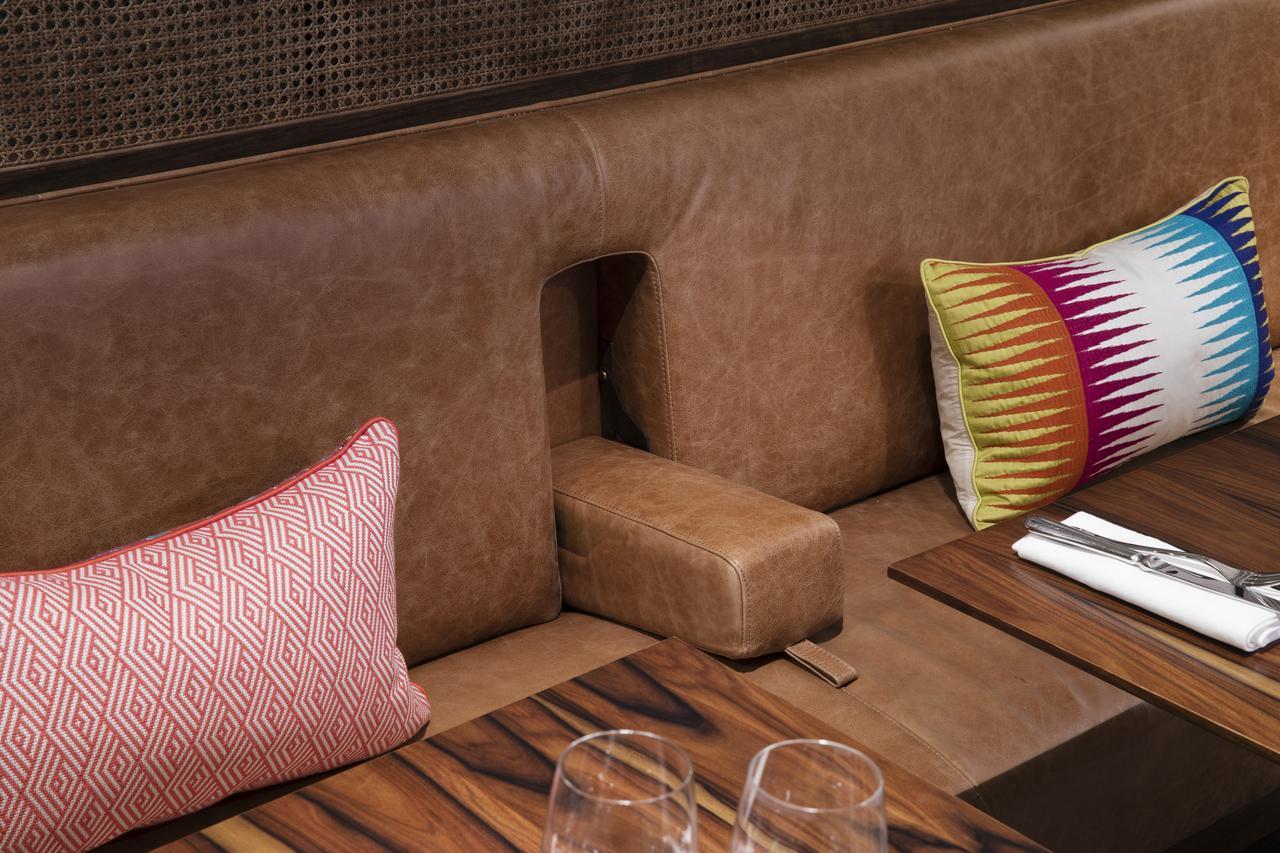 麦森博瑞固特酒店 巴黎 外观 照片 A leather bench seat